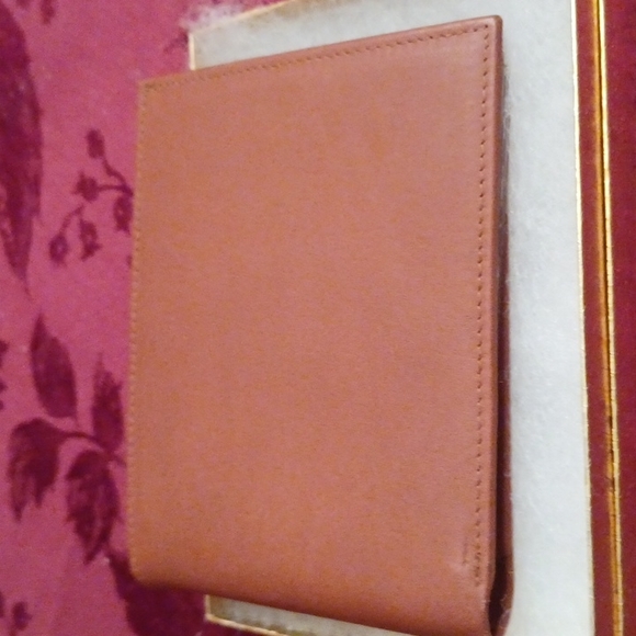 Leather wallet - Picture 2 of 7